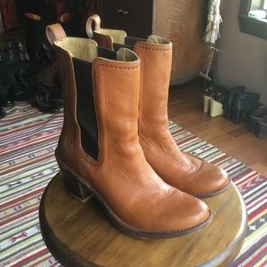 Frye round toe Chelsea boot